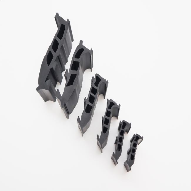 Al Akhtam Almataatiat Lil Anabib Albilastikia